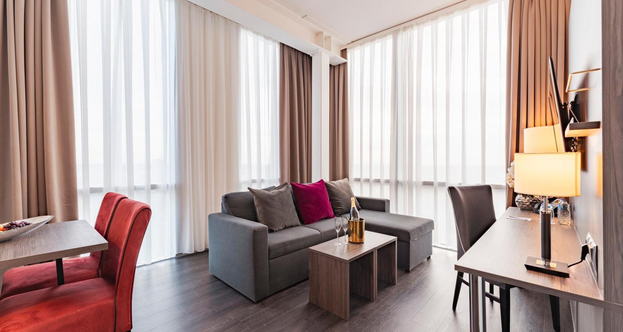 Plaza Premium Алмере Экстерьер фото