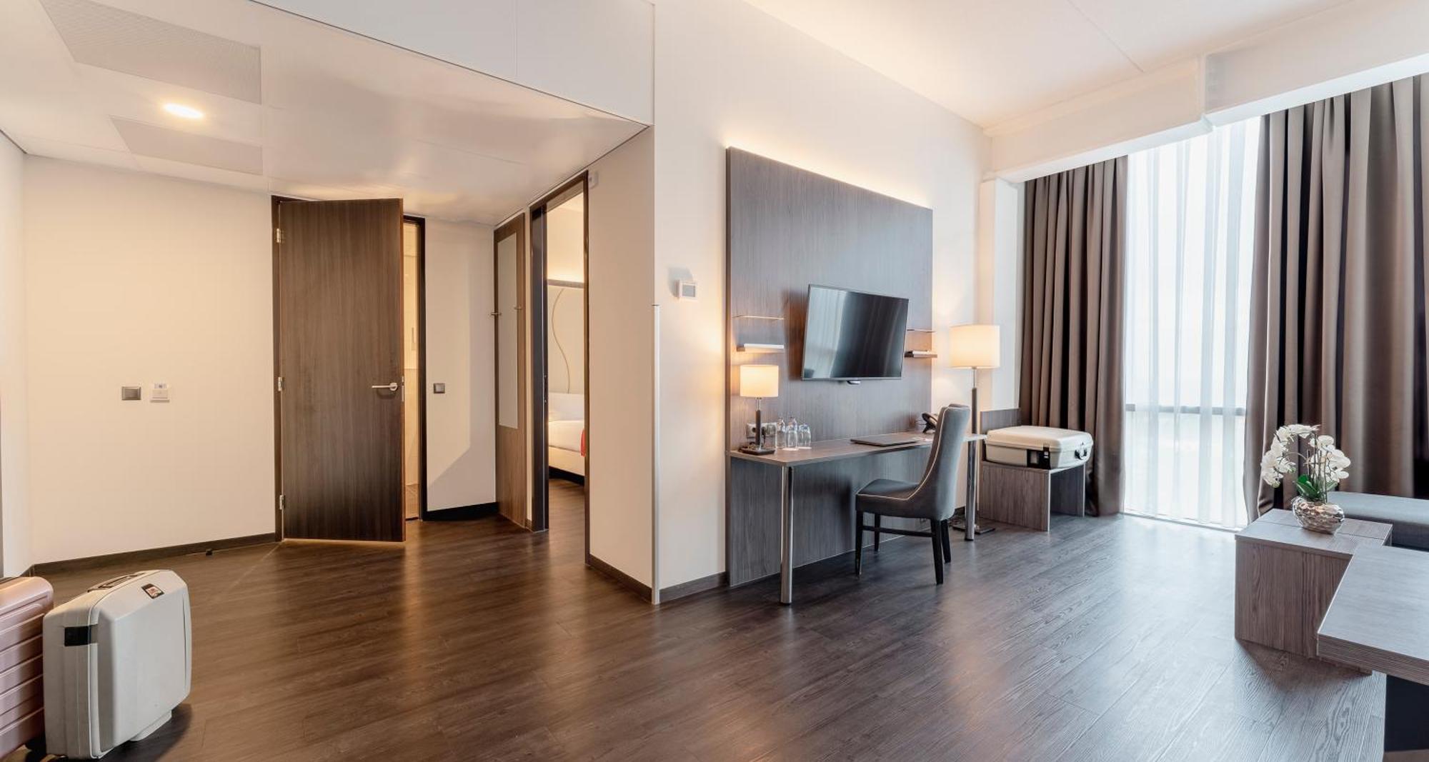 Plaza Premium Алмере Экстерьер фото