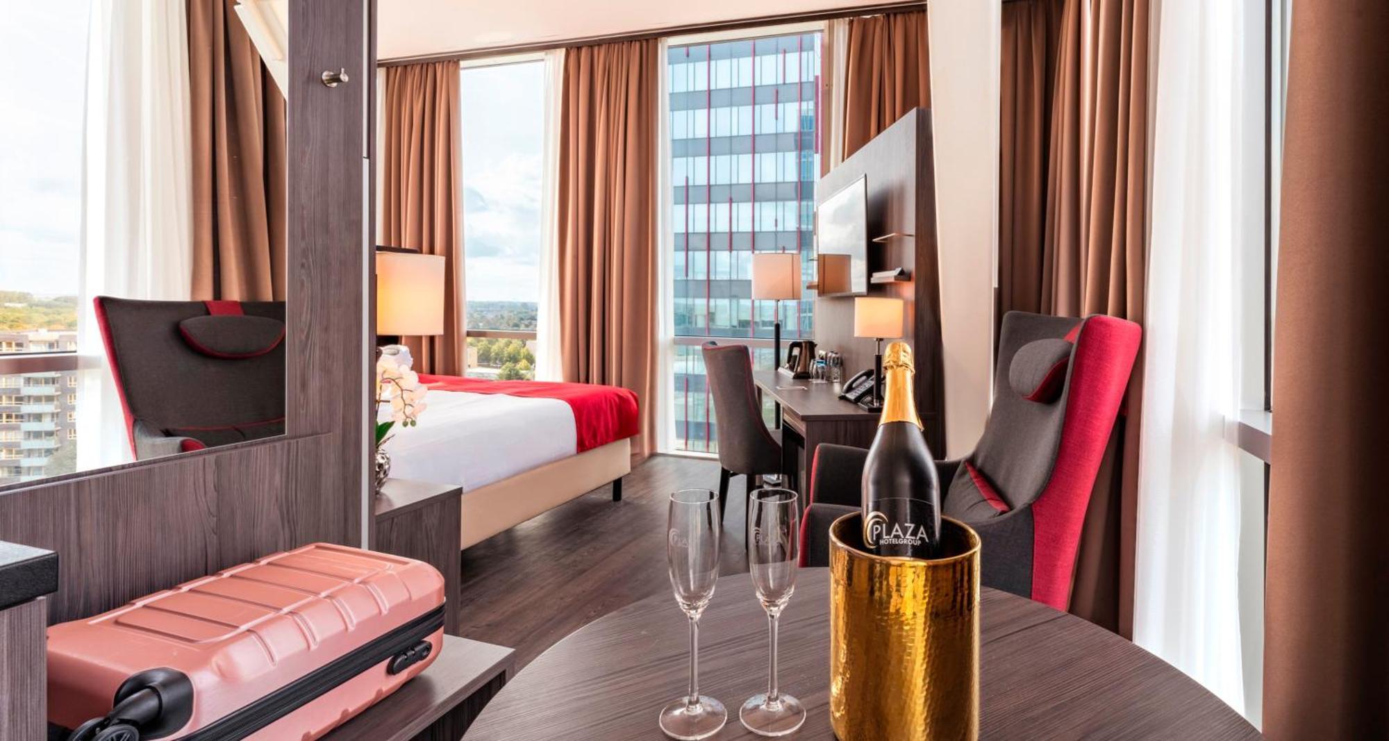 Plaza Premium Алмере Экстерьер фото